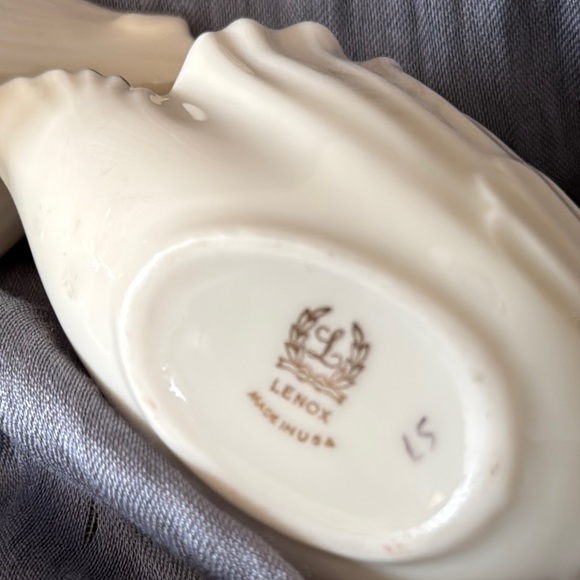 Lenox Cream and Gold Serveware Swan Dish 2 Piece Set - Picture 4 of 11